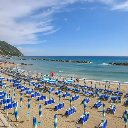 Апартаменты Amazing In With House Sea View Монелья